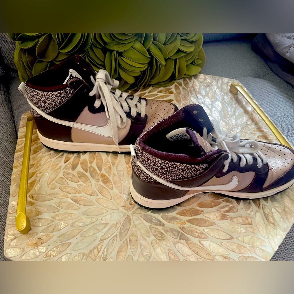 Women’s size 8 Retro style Nike